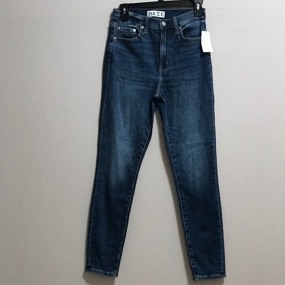 Daze hug Jeans - Picture 1 of 9